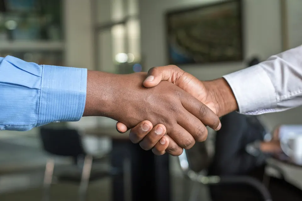 Handshake representing trust and online reputation management by ONS Infosolutions